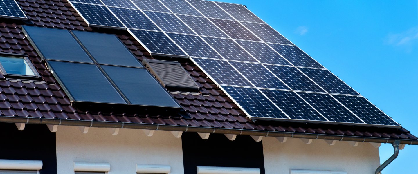 Photovoltaikanlage auf Mehrfamilienhaus