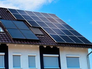 Photovoltaikanlage auf Mehrfamilienhaus